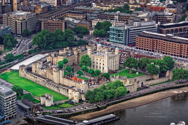 Vue d'ensemble de la Tour de Londres et de ses fortifications
Londres, Royaume-Uni
Mots-clés: londres fleuve tamise rempart chateau