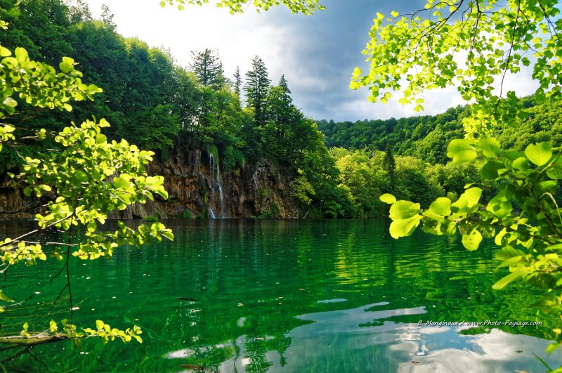 Lac couleur émeraude au pied d'une cascade
Parc National de Plitvice, Croatie


Mots-clés: les_plus_belles_images_de_nature cascade croatie rayon_de_soleil plitvice UNESCO_patrimoine_mondial nature croatie