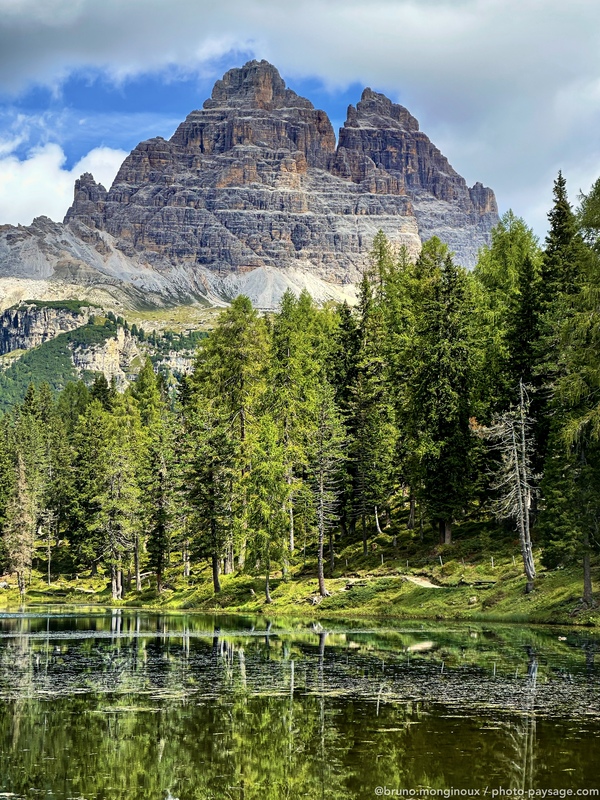 Le massif des trois cimes de Lavaredo vu depuis le lac d’Antorno
Dolomites, Italie
Mots-clés: Dolomites italie_autre cadrage_vertical categ_ete Categorielac foret_alped