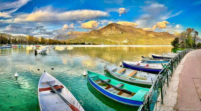 Le lac d'Annecy, vue panoramique 
Haute-Savoie 
Mots-clés: categorielac alpes bateau les_plus_belles_images_de_ville annecy