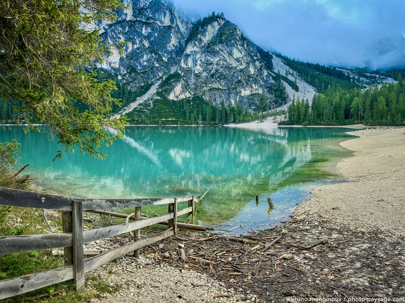 Lac de braies - merveille de la nature dans les Dolomites 
Lago di Braies / Pragser Wildsee, Dolomites, Italie
Mots-clés: Categorielac italie_autre categ_ete les_plus_belles_images_de_nature plage