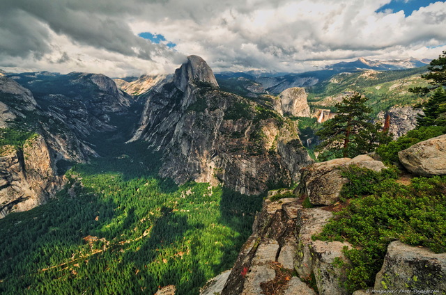 Le Half Dome et la valée de Yosemite vus depuis Glacier Point
Yosemite National Park, Californie, USA
Mots-clés: USA etats-unis californie yosemite categ_ete foret_usa montagne_usa