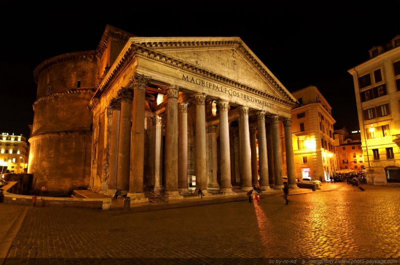 Le Panthéon de Rome photographié de nuit
Piazza della Rotonda, Rome, Italie
Mots-clés: rome italie monument pantheon rome_by_night