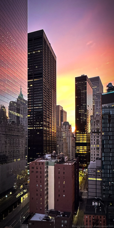 Le soleil se lève sur New-York
Sud de Manhattan, New-York, USA
Mots-clés: Cadrage_vertical lever_de_soleil les_plus_belles_images_de_ville reflet