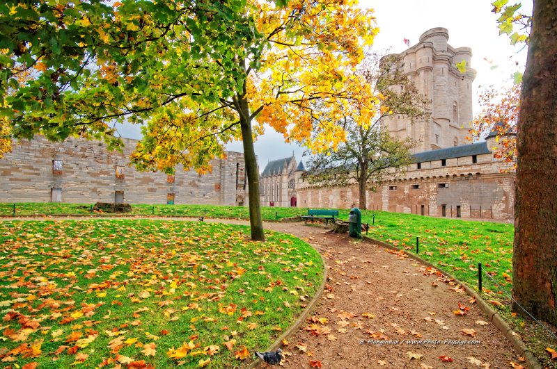Le château de Vincennes
Bois de Vincennes, Paris

Mots-clés: automne paris chateau rempart feuilles_mortes