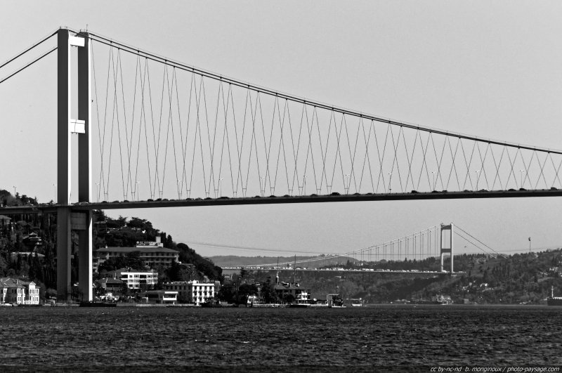 Le Pont du Bosphore
Istanbul, Turquie
Mots-clés: Turquie asie detroit bosphore mer categ_pont noir_et_blanc istanbul_rive_asiatique