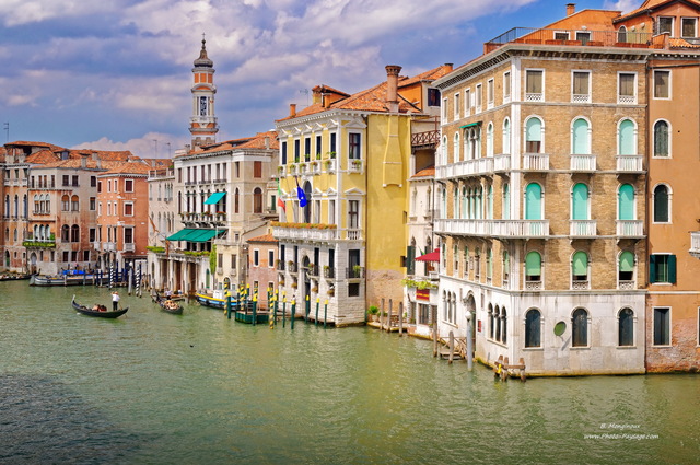 Les maisons qui bordent le grand canal de Venise
[Voyage à  Venise, Italie]
Mots-clés: venise italie monument bateau gondole unesco_patrimoine_mondial canal cite_des_doges