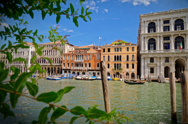 Le grand canal de Venise - 04
[Voyage à  Venise, Italie]
Mots-clés: venise italie bateau gondole unesco_patrimoine_mondial canal cite_des_doges