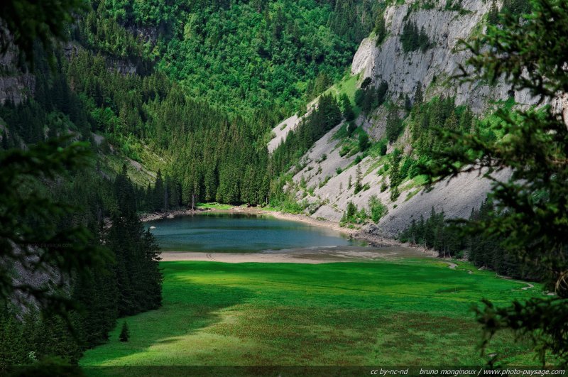 Le lac de Flaine - 02
Flaine, Haute-Savoie
Mots-clés: categorielac montagne alpes nature categ_ete foret_alpes Sixt-Fer-a-Cheval les_plus_belles_images_de_nature