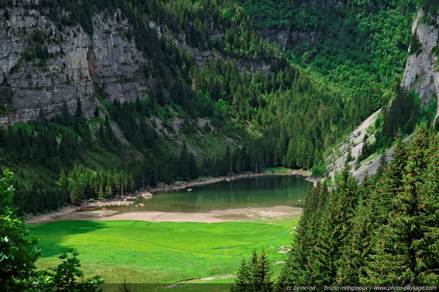 Le lac de Flaine - 04
Flaine, Haute-Savoie
Mots-clés: categorielac montagne alpes nature categ_ete foret_alpes Sixt-Fer-a-Cheval