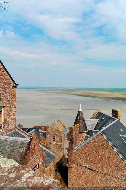 Les toits des maisons anciennes sur le Mont Saint Michel
En arrière plan : la baie du Mont Saint-Michel
Mots-clés: bretagne normandie monument cadrage_vertical