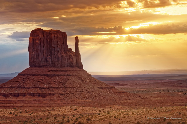 Lever de soleil au dessus de la West Mitten Butte
Monument Valley (Navajo Tribal Park, Utah & Arizona), USA
Mots-clés: usa nature monument-valley arizona navajo lever_de_soleil desert montagne_usa