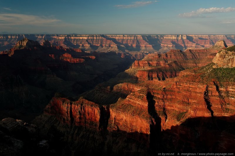 Lever de soleil sur le Grand Canyon
Photo prise depuis Bright Angel point (North Rim), 
En arrière plan sur la ligne d'horizon, les falaises de la rive sud du Grand Canyon.

Parc National du Grand Canyon, Arizona, USA
Mots-clés: usa arizona grand_canyon