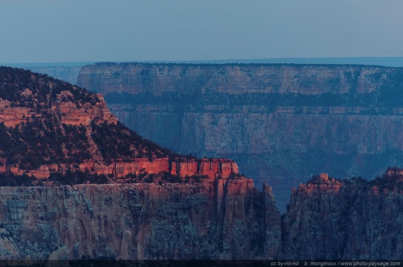 Lueurs du soleil couchant sur les falaises du Grand Canyon
Parc National du Grand Canyon (North Rim), Arizona, USA
Mots-clés: grand-canyon north-rim arizona usa nature montagne categ_ete coucher_de_soleil