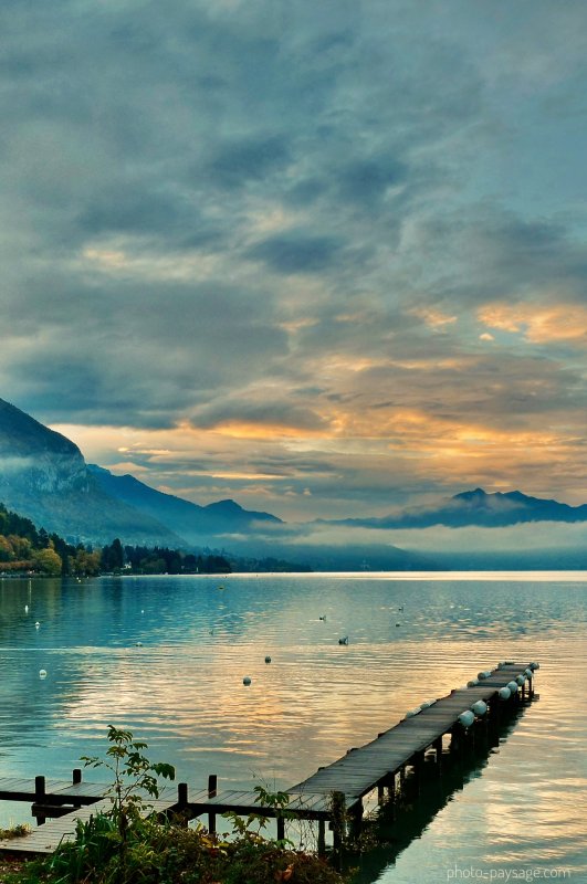 Lueurs matinales au dessus du lac d’Annecy
Haute-Savoie
Mots-clés: annecy categlac cadrage_vertical