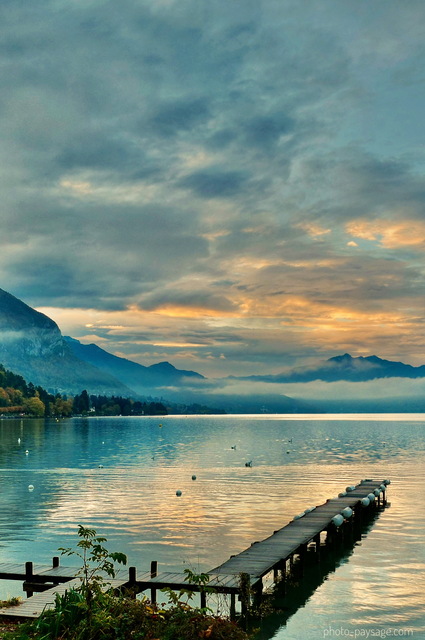 Lueurs matinales au dessus du lac d'Annecy
Haute-Savoie
Mots-clés: annecy categlac cadrage_vertical