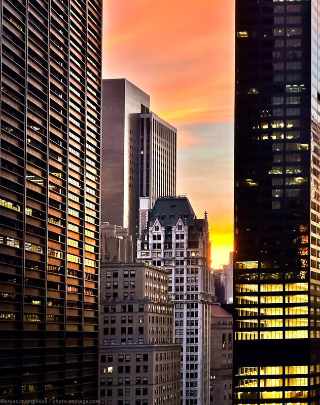 Lueurs de l’aube sur les immeubles de Manhattan 
Sud de Manhattan, New-York, USA
Mots-clés: Cadrage_vertical lever_de_soleil les_plus_belles_images_de_ville