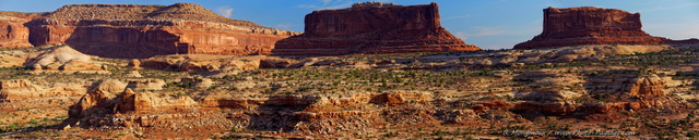 Merimac and Monitor buttes, vue panoramique
Canyonlands National Park
Moab, Utah, USA
Mots-clés: utah usa photo_panoramique