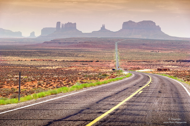 Monument Valley : la scenic drive 163 dans la brume
Monument Valley, Utah, USA
Mots-clés: utah usa monument_valley brume route desert