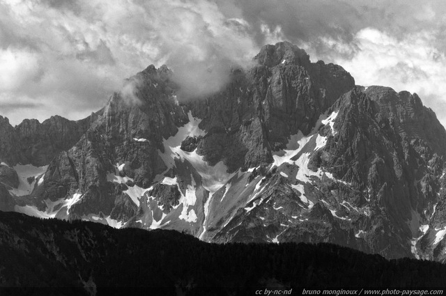 Alpes autrichiennes
Mots-clés: montagne nature Alpes_Autriche noir_et_blanc noir-et-blanc neige neve