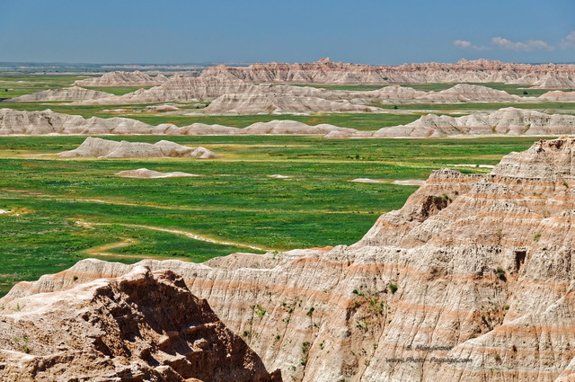 Parc National des Badlands   02
Parc national des Badlands, Dakota du Sud, USA
Mots-clés: dakota_du_sud desert usa categ_ete campagne_usa herbe