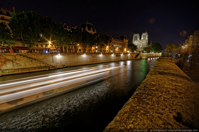 Paris by night :  l'Ile de la Cité
Ile de la Cité
Paris, France
Mots-clés: paris paris_by_night la_seine trainees_lumineuses les_plus_belles_images_de_ville