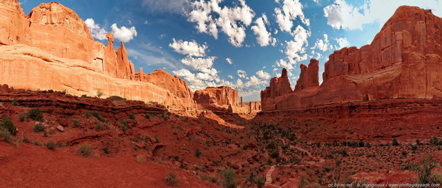 Park Avenue, vue d'ensemble panoramique
(assemblage panoramique HD)
Arches National Park, Utah, USA
Mots-clés: utah usa categ_ete photo_panoramique les_plus_belles_images_de_nature falaise desert montagne_usa