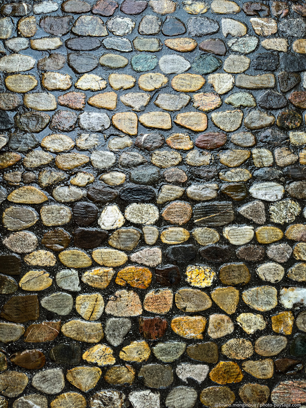 Pavés au pied de la porte de Spalen
Bâle (Basel), Suisse
Mots-clés: Paves texture cadrage_vertical