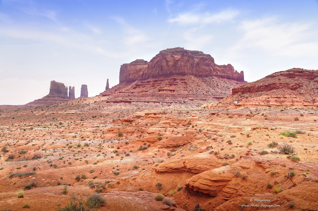 Stagecoach (à  gauche) et Brighams Tomb (à  droite)
Monument Valley (Navajo Tribal Park, Utah & Arizona), USA
Mots-clés: usa utah categ_ete desert