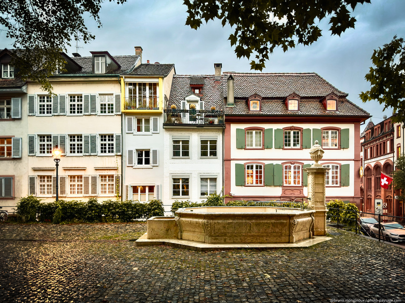Le charme d’une fontaine sur la Petersplatz à Bâle 
Bâle (Basel), Suisse
Mots-clés: Fontaine paves les_plus_belles_images_de_ville