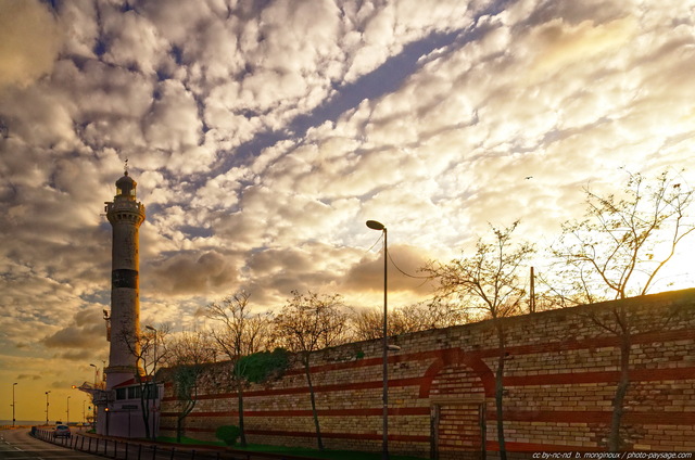 Phare sur la pointe du Sérail -02
Istanbul, Turquie
Mots-clés: turquie phare contre-jour bosphore