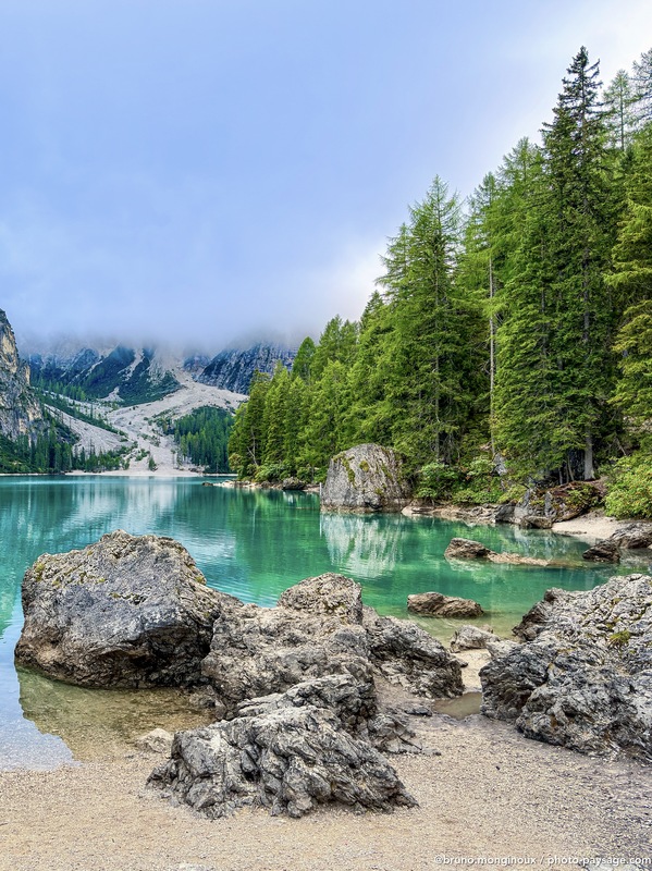 Plage magnifique au bord du lac de Braies
Lago di Braies / Pragser wildsee, Dolomites, Italie
Mots-clés: Categorielac categ_ete reflets cadrage_vertical italie_autre foret_alpes dolomites les_plus_belles_images_de_nature plage