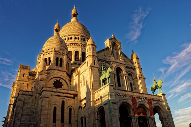 Rayons de soleil couchant sur la basilique du Sacré Coeur
Montmartre, Paris, France
Mots-clés: eglise monument