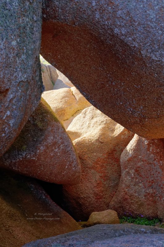 Rayons de soleil entre les rochers de granit rose
Trégastel, Côtes-d'Armor, Bretagne
Mots-clés: bretagne littoral mer manche rocher cotes-d-armor cotes-d-armor cadrage_vertical
