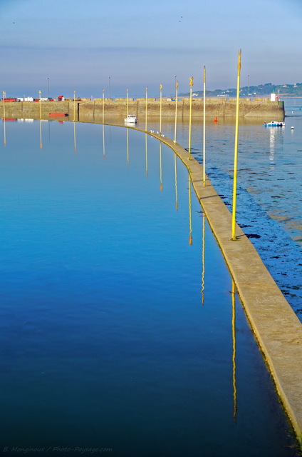 Reflets dans le port de Perros-Guirec
Côtes-d'Armor, Bretagne
Mots-clés: reflets bateau bretagne cotes-d-armor cadrage_vertical regle_des_tiers