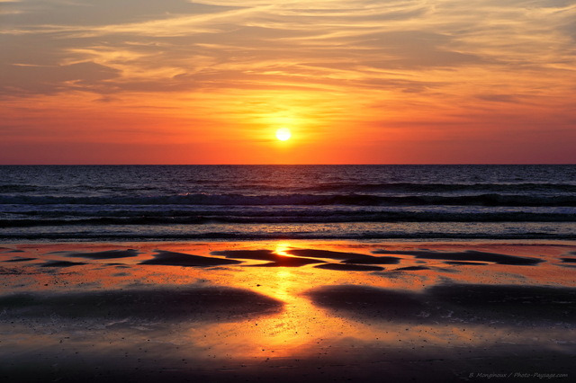 Reflets du soleil couchant sur la plage à  marée descendante
Moliets-et-Maà¢, Côte landaise

Mots-clés: coucher_de_soleil reflets plage les_plus_belles_images_de_nature landes