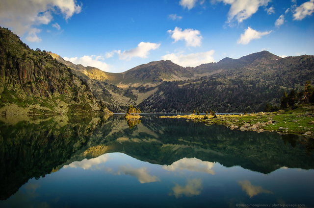 Reflets sur le lac d'Aubert
Lac d'Aubert, réserve naturelle de Néouvielle, Hautes Pyrénées, France
Mots-clés: reflets categorielac categ_ete les_plus_belles_images_de_nature