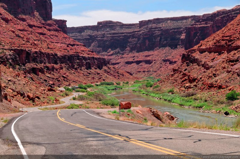 La route UT 128 au bord du fleuve Colorado
Photo prise en amont de Moab, dans l'Utah, USA
Mots-clés: moab utah usa routes_ouest_amerique fleuve_colorado