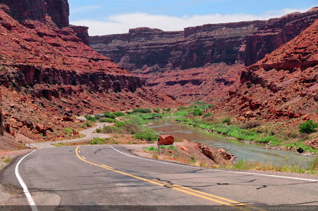 La route UT 128 au bord du fleuve Colorado
Photo prise en amont de Moab, dans l'Utah, USA
Mots-clés: moab utah usa routes_ouest_amerique fleuve_colorado