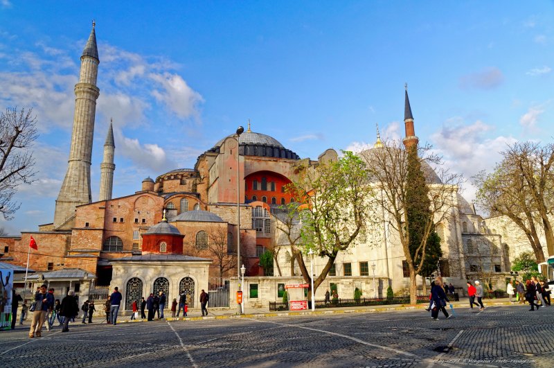 Sainte Sophie -04
Istanbul, Turquie
Mots-clés: turquie sultanahmet mosquee basilique sainte_sophie monument minaret