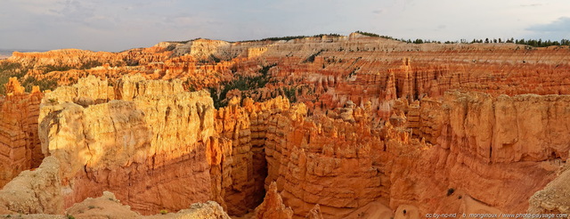 Vue panoramique de Sunset Point au coucher du soleil
(assemblage panoramique HD)
Bryce Canyon National Park, Utah, USA
Mots-clés: bryce_canyon utah usa nature hoodoo categ_ete photo_panoramique montagne_usa desert les_plus_belles_images_de_nature