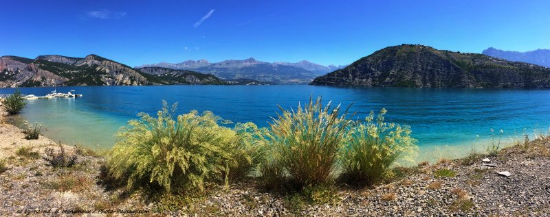 Sur la rive du lac de Serre-Ponçon
Hautes Alpes / Alpes de Haute-Provence
Mots-clés: categorielac categ_ete photo_panoramique
