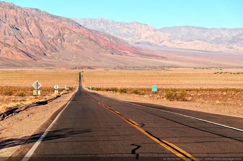 Traversée de la Vallée de la Mort par la route 190
Death Valley National Park, Californie, USA
Mots-clés: californie usa etats-unis desert vallee_de_la_mort routes_ouest_amerique montagne_usa