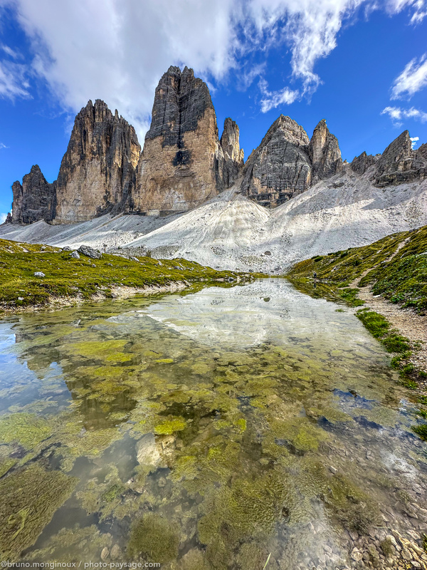 Les trois cimes du Lavaredo
Les trois cimes du Lavaredo (Tre Cime di Lavaredo) vues du Nord, dans les Dolomites (Italie). 
Mots-clés: Dolomites categorielac cadrage_vertical categ_ete les_plus_belles_images_de_nature italie_autre