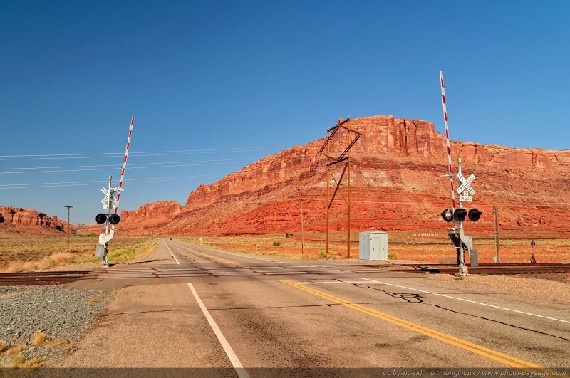 Un passage à niveau sur la route 313
Moab, Utah, USA
Mots-clés: utah usa desert routes_ouest_amerique voie-ferree
