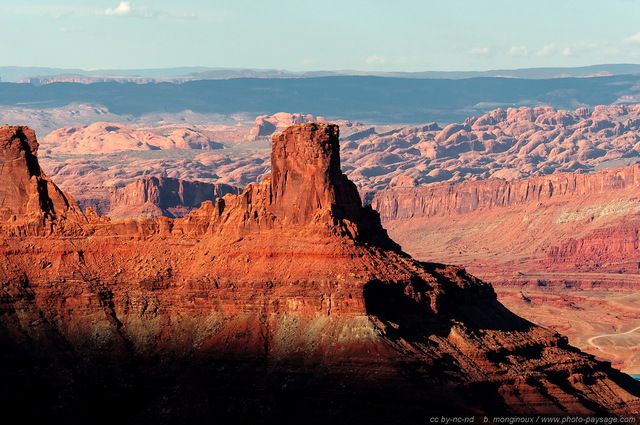 Un pic montagneux vu depuis Dead Horse Point : en arrière plan, le parc national de Arches
Dead Horse Point state park (Canyonlands), Utah, USA
Mots-clés: USA etats-unis utah desert montagne_usa