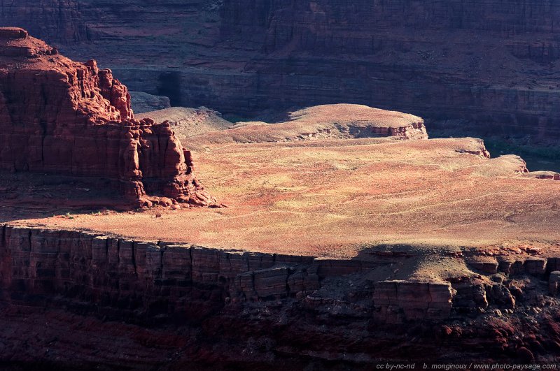 Un plateau isolé, cerné par les méandres du Colorado
Dead Horse Point state park (Canyonlands), Utah, USA
Mots-clés: USA etats-unis utah desert