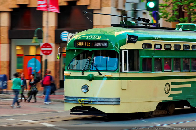 Un trolleybus à  San Francisco
San Francisco, Californie, USA
Mots-clés: san-francisco californie usa rue