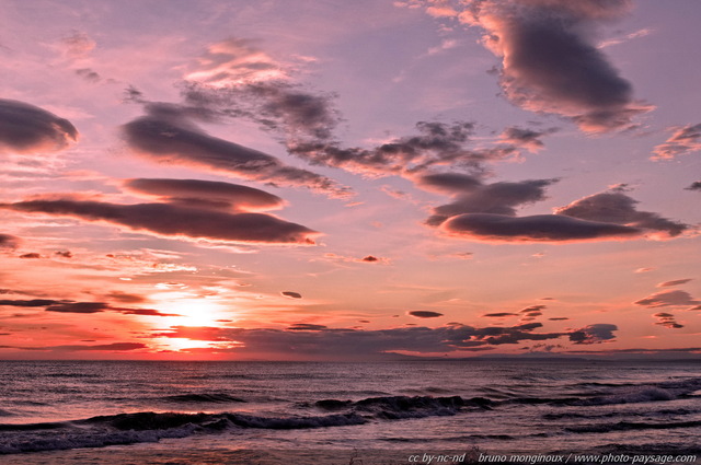 Languedoc Roussillon Un Coucher De Soleil Teinté De Rose