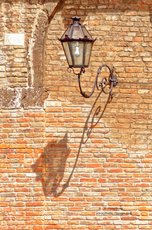 Un lampadaire a Venise
Venise, Italie
Mots-clés: italie venise canal cite_des_doges unesco_patrimoine_mondial mur brique lampadaires cadrage_vertical
